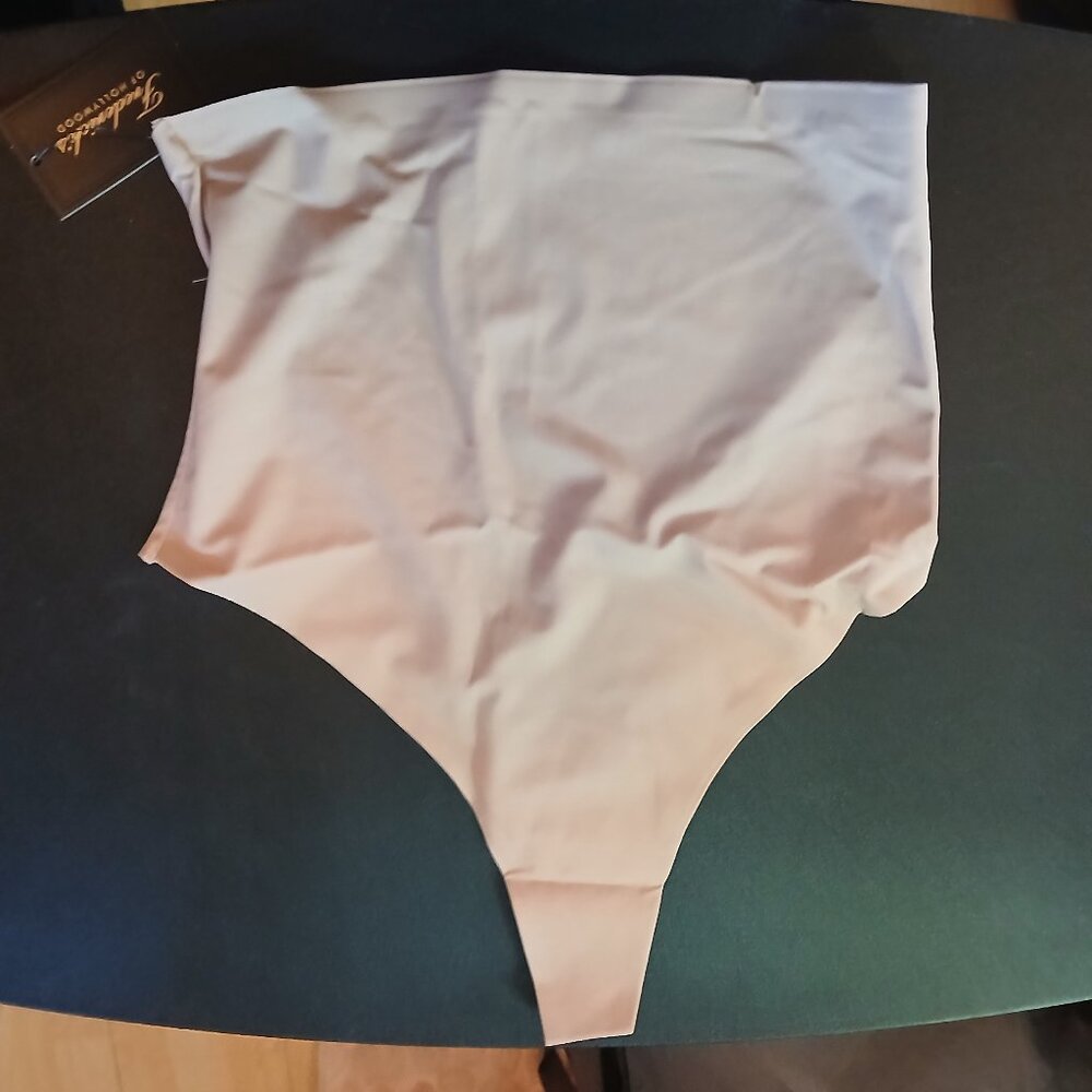 Frederick's of Hollywood Women's Shaping Thong Panty 1X/2X NWT Nude